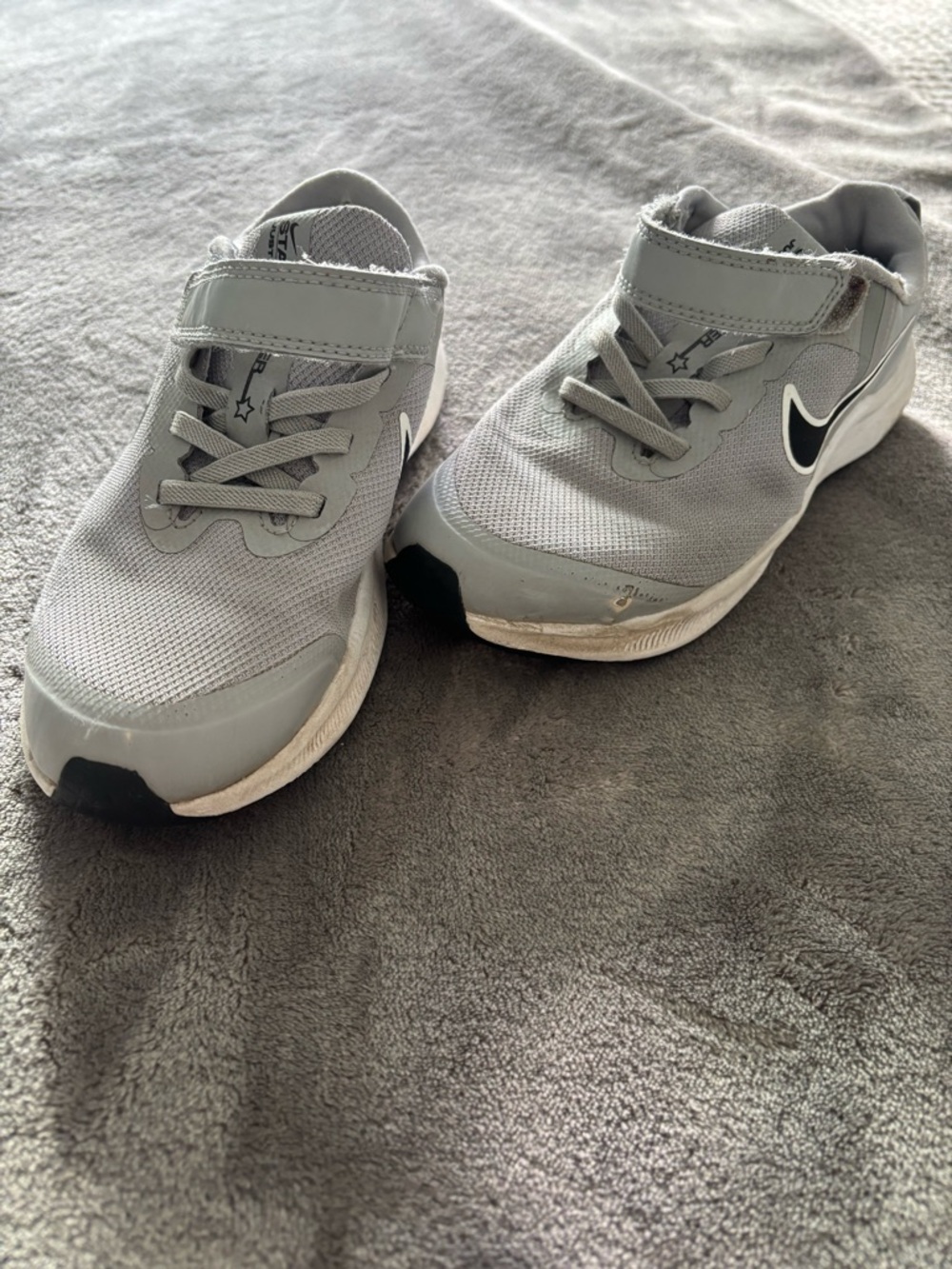 Boys Nike Star Runner Sneakers - size 3